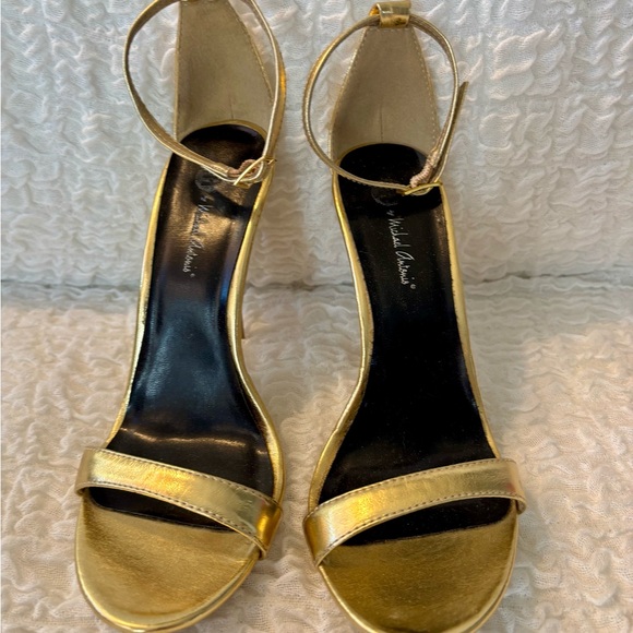 Antonio Melani gold heels! - Picture 2 of 6